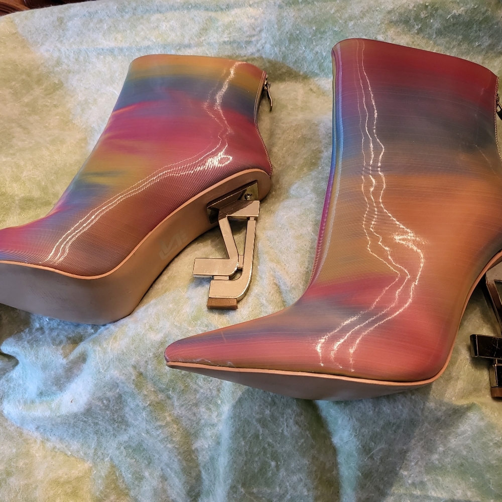 New! SHANE JUSTIN Size 41 pointed toe rainbow boots
